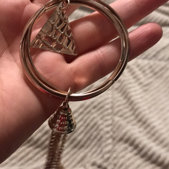 Women’s gold tone statement necklace - Picture 4 of 5